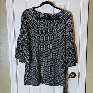 JM Collection Black and White Bell Sleeve Blouse